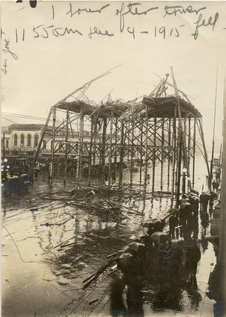 Electric light tower collapse, 1915 (1997-300-2011)