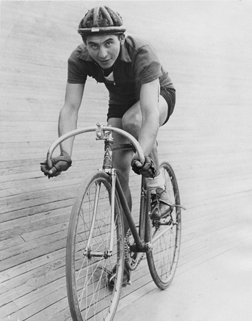 Bob Resenoiz at Burbank Velodrome, 1941 (78-161-26)