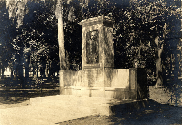 Naglee Monument, St. James Park, c. 1940 (2004-17-1108)