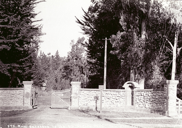 Entrance to Naglee estate, c. 1875 (2004-17-2433)