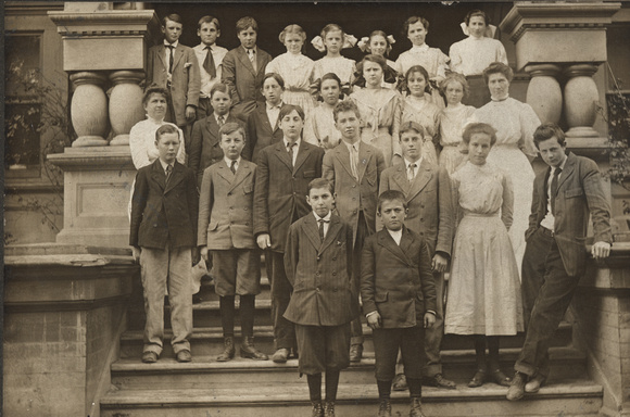 Willow Glen School class, c. 1911 (1997-300-1307)