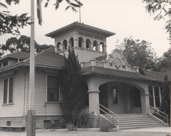 Oak Grove School, c. 1910 (1997-202-843)